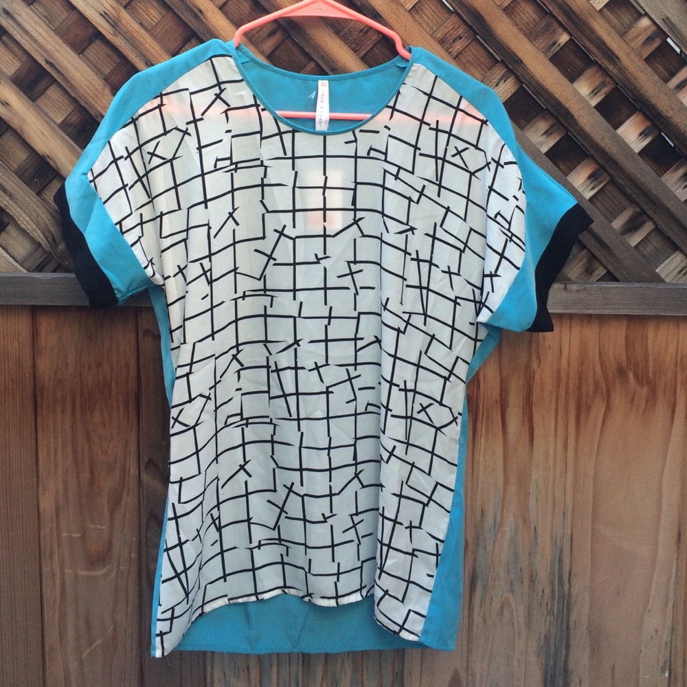 NWT gorgeous 🎉🎉🎉geometric blouse